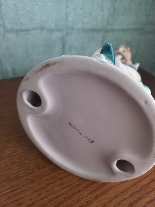 Продаётся статуэтка.фарфоровая.сервант.хранения