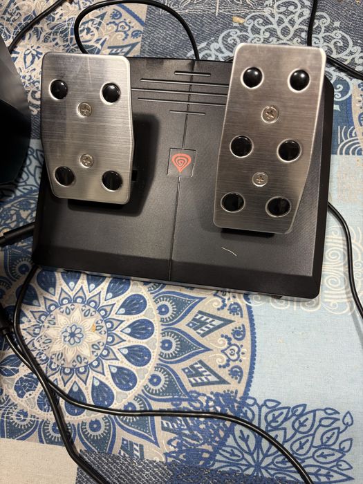 Волан и педали Genesis