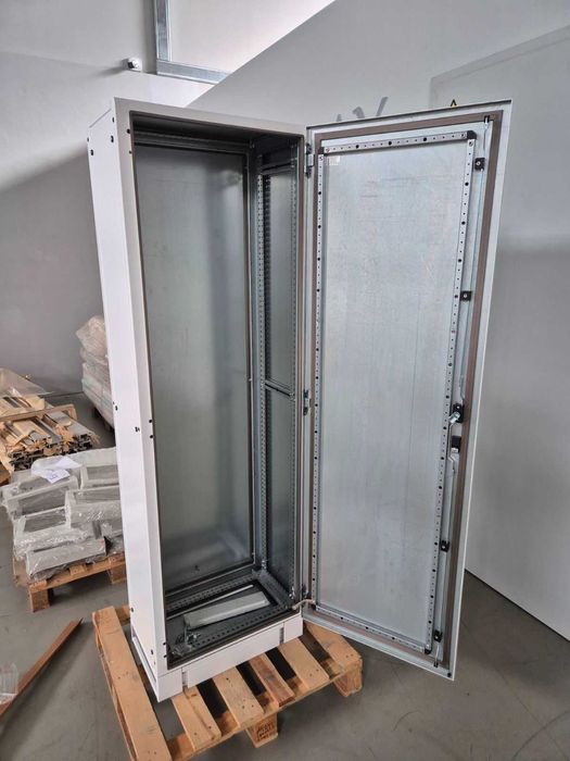 Метален шкаф за ел табла