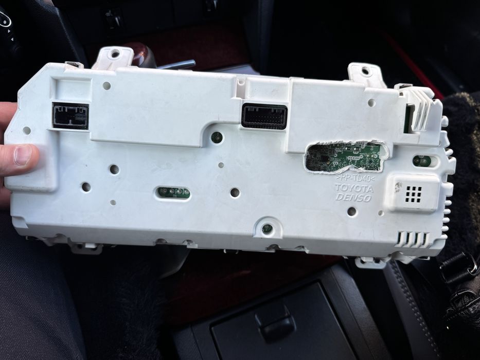 Продам щиток приборов камри 50 европеец