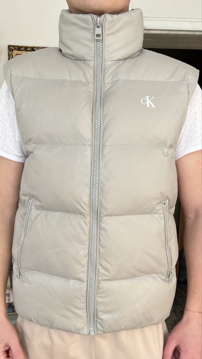 Calvin Klein мъжки елек, бежов, М размер, в търговски вид.