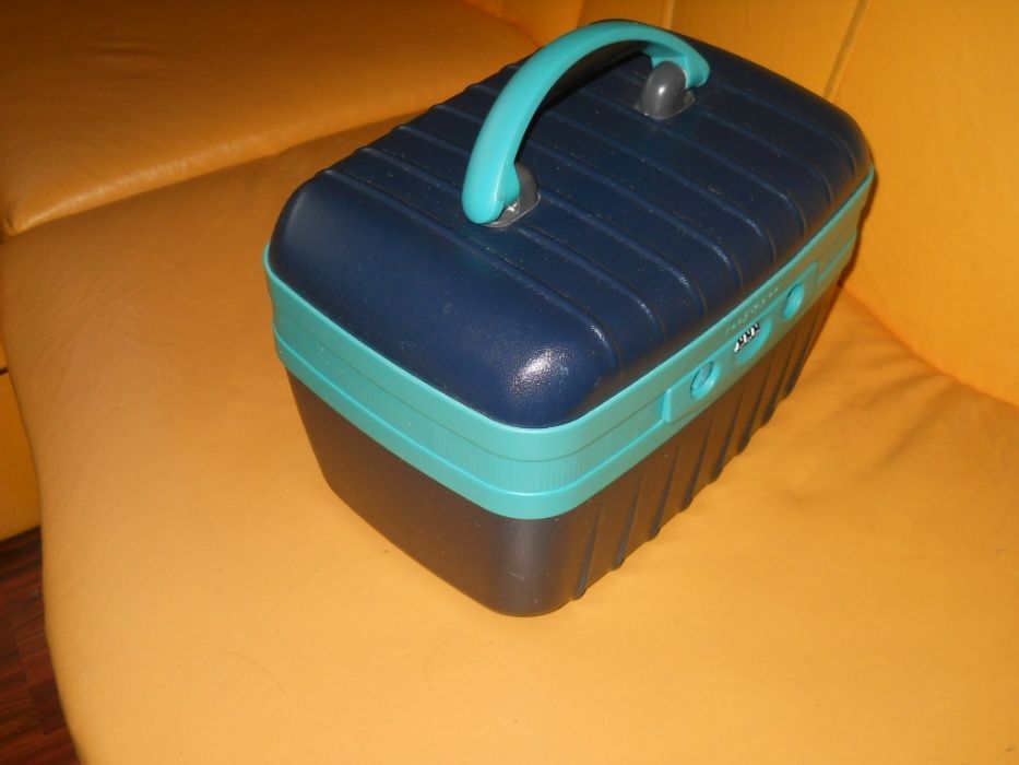 Geanta cosmetice noua