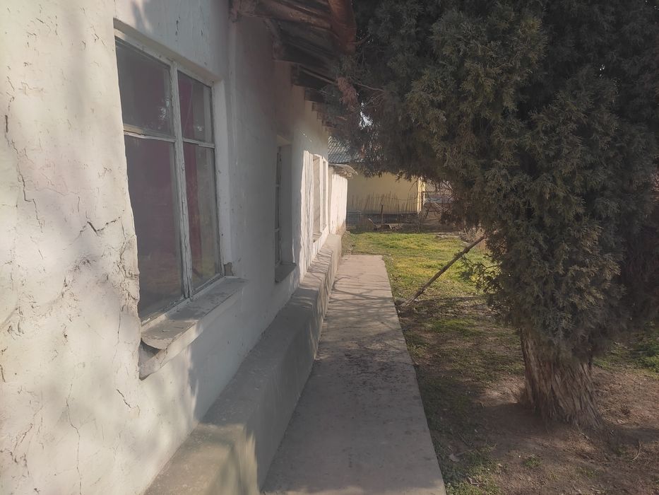 Ховли уй сотилади 5 хона