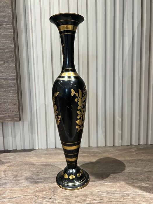 Винтажная металлическая ваза