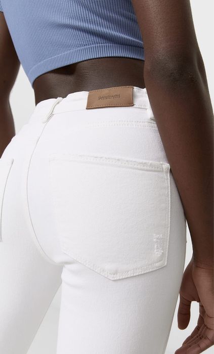 Stradivarius нови дънки в бял цвят Mid waist