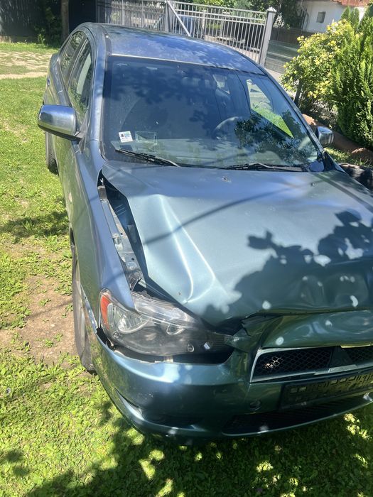 Mitsubishi lancer avariat