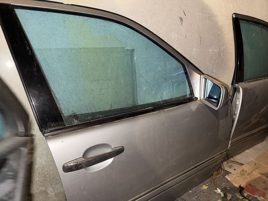 Врати за mercedes E clasa W 210