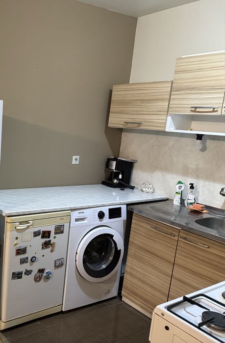 Кухня - пълен комплект уреди+шкафове (без пералнята)