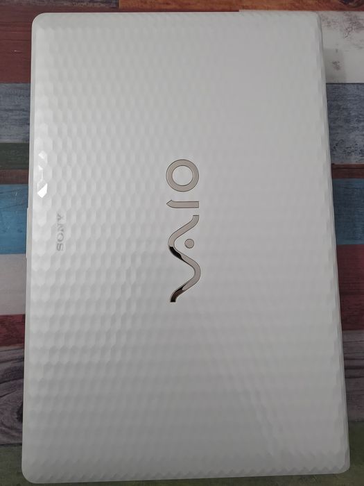 Vand laptop sony vaio i3
