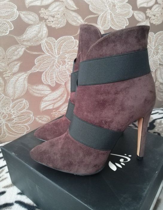 Продам ботинки новые 37 размер