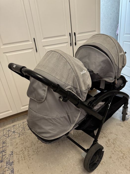 Детская коляска для двоих