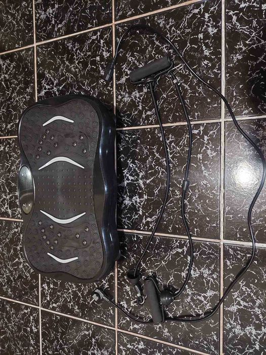 Продавам вибрационна плоча за спорт