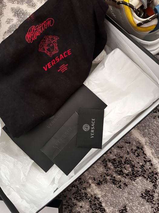 Sneakersi Versace chain reaction