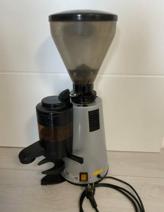 Продам кофемашину с кофемолкой