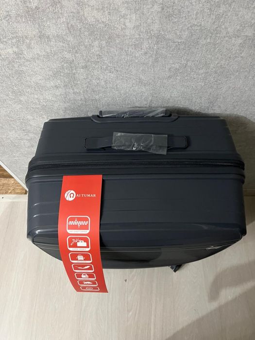 Продам новый чемодан