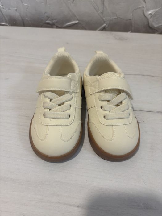 Чисто нови обувчици на H&M