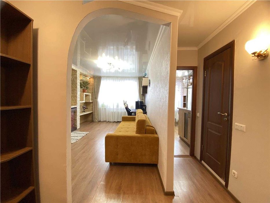 2 комнатная с ремонтом, возле Евразии.