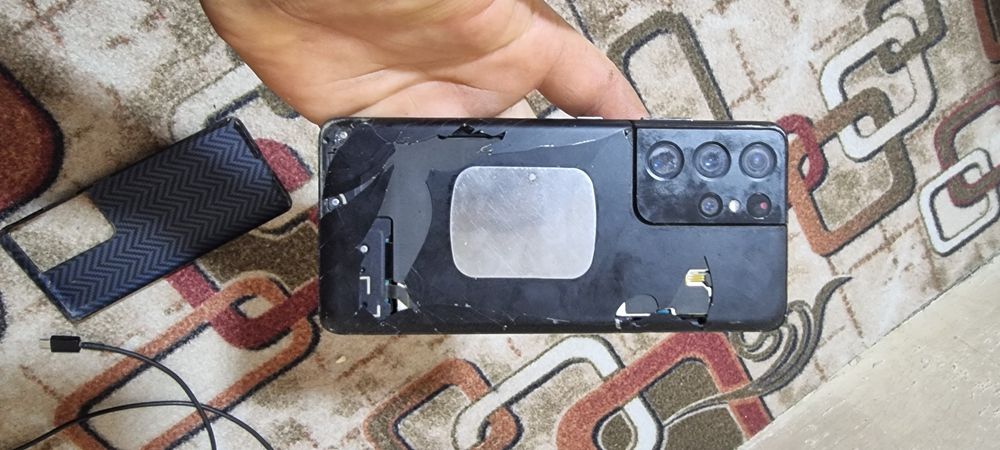 Zapchast samsung s 21 ultra ekrani singan qolgani