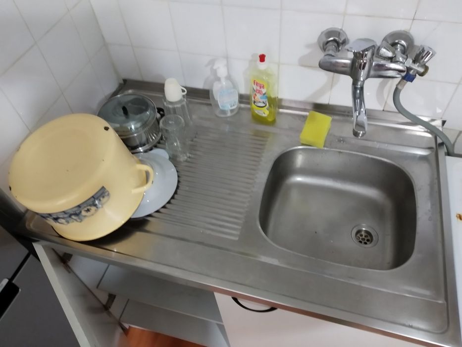 Шкаф с мивка, сифон и смесител