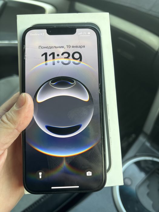 Продам Iphone 16 e