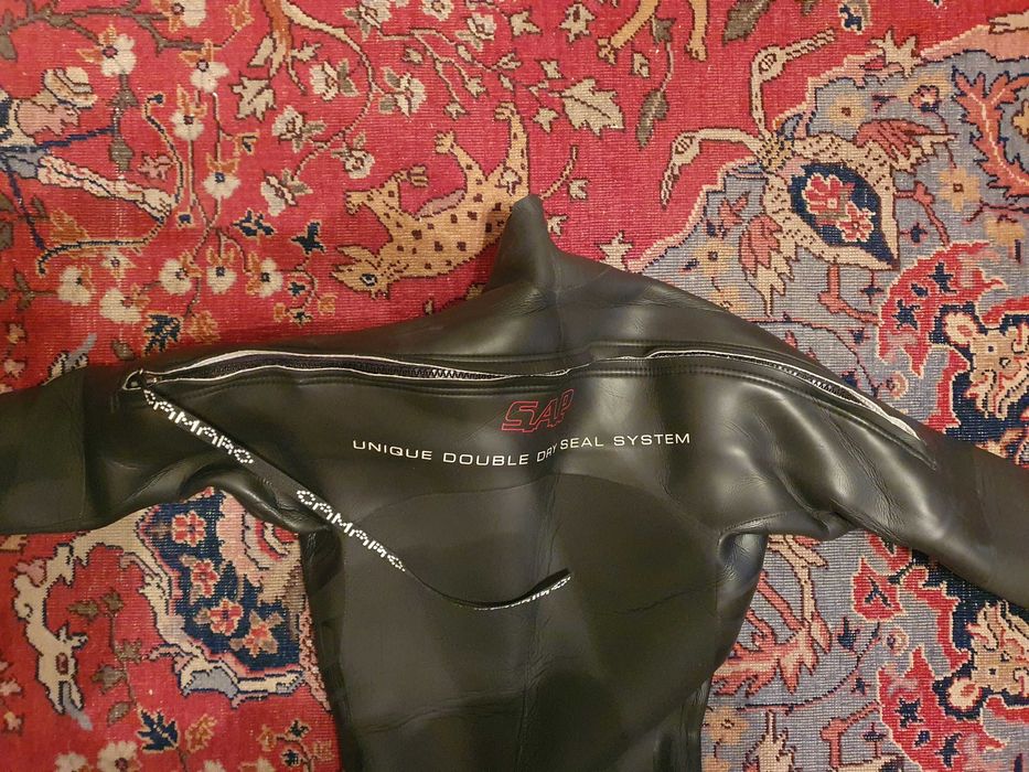 Продавам сух неопрен CAMARO 5mm