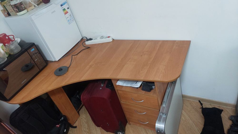 Компьютерный стол сатылады