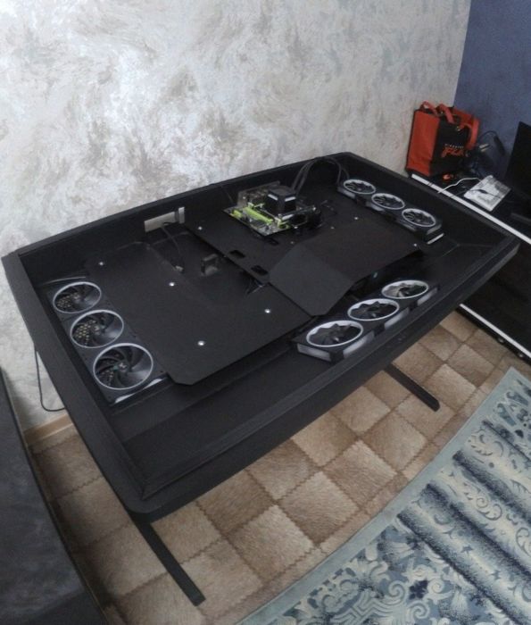 Продается стол корпус