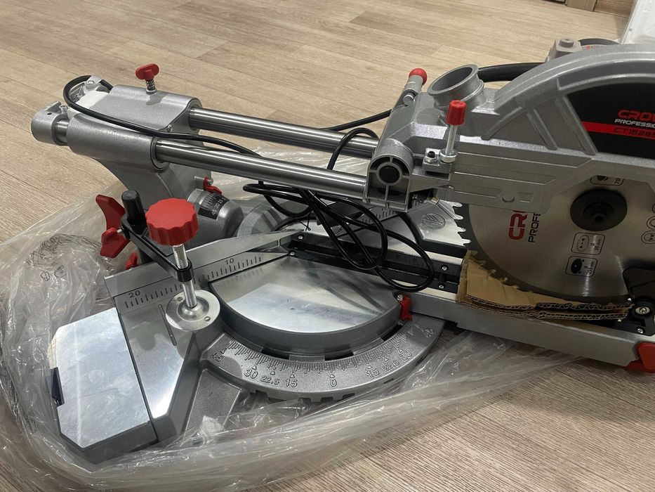 пила торцовочная CROWN СТ15285Р