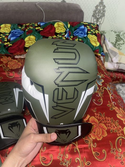 Перчатки для бокса почти новые