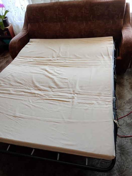 Разтегателен диван