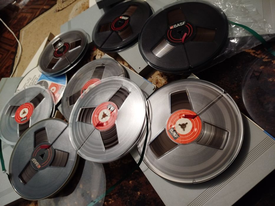 Lot  10 Benzi magnetofon Basf