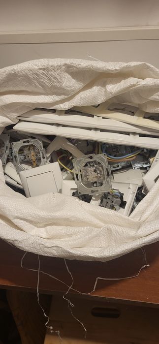 Ключове и контакти