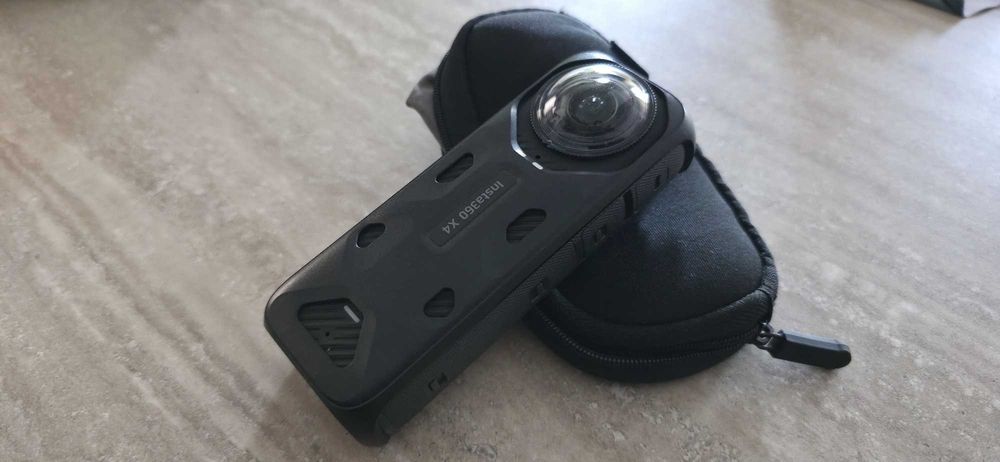 Camera video sport 360 - Insta360 X4 - filmare 8K - cu 2 baterii extra și fast charger