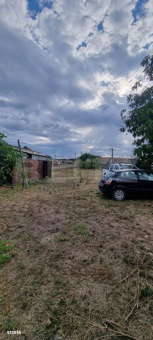 Casa cu doua corpuri
