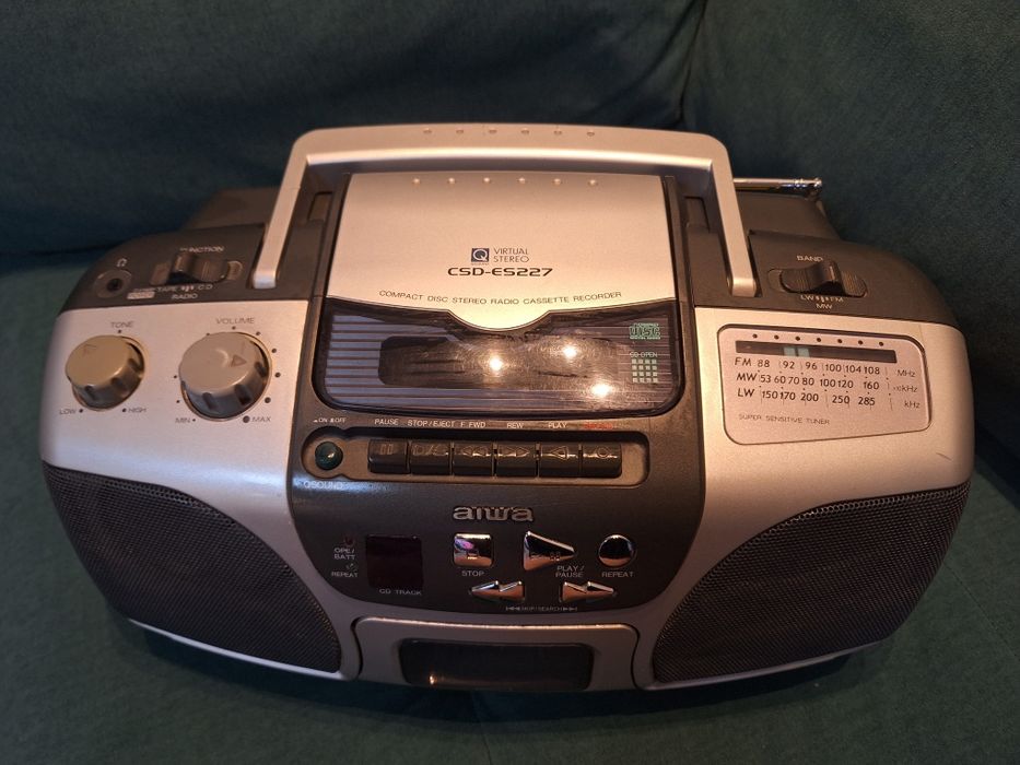 Радиокасетофон (бумбокс) Aiwa CSD-ES227