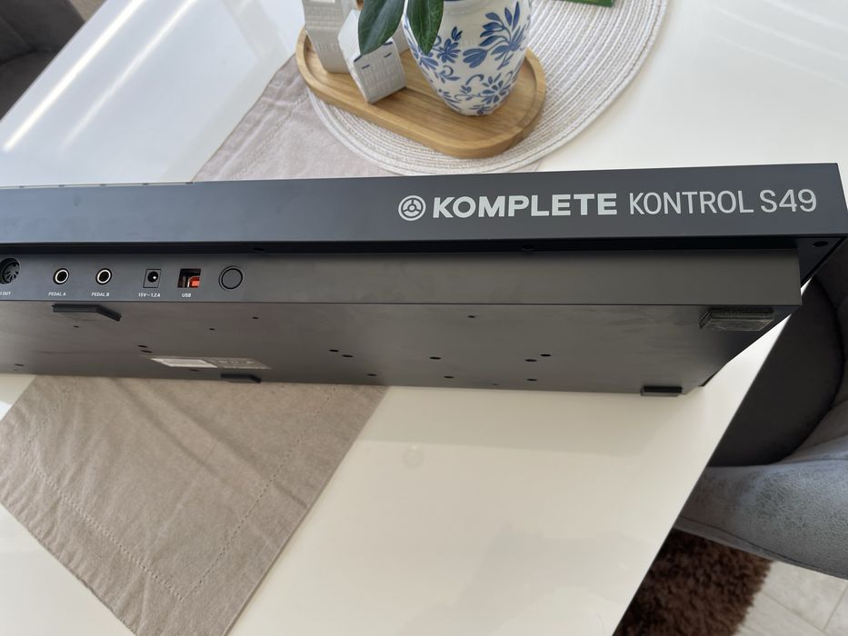 Midi клавиатура Native komplete kontrol s49 mk2