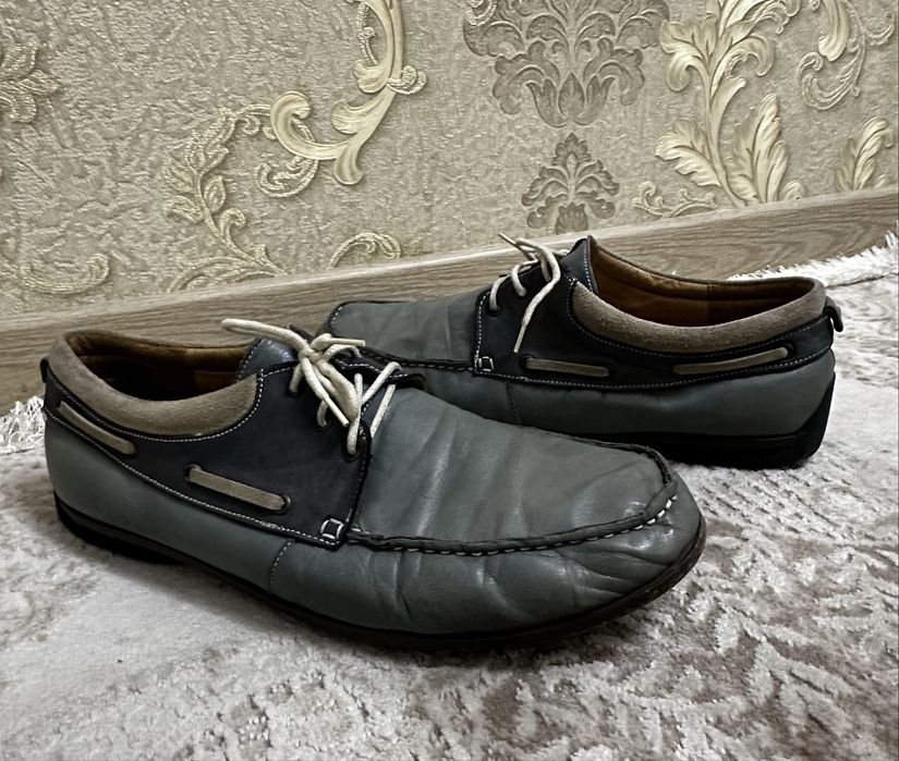 Продаётся мужская обувь.