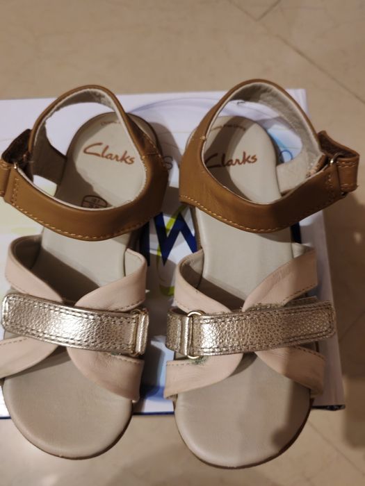 Чисто нови сандали Clarks