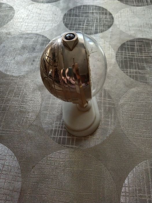 Будильник советский земной шар