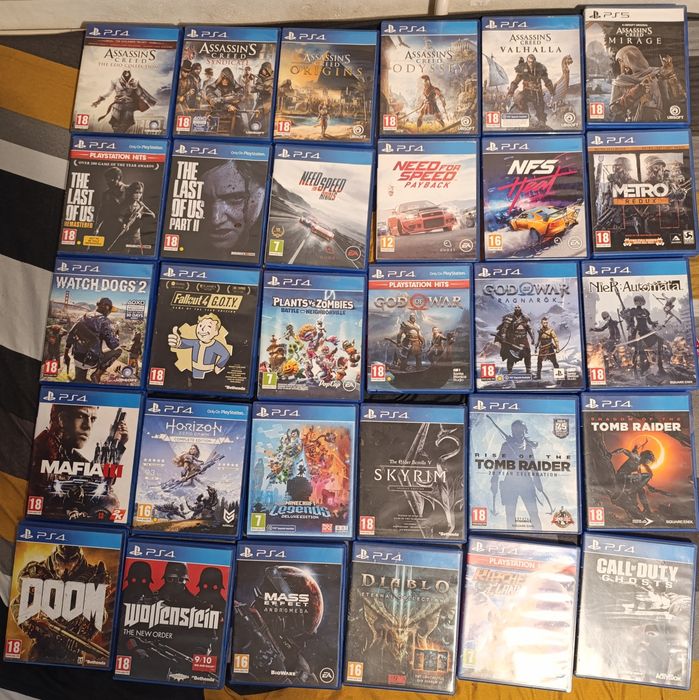 Pachet Gigant PS4 Pro 1TB + 2 Controllere + Stație Încărcare HyperX + Colecție 34 Jocuri de Top