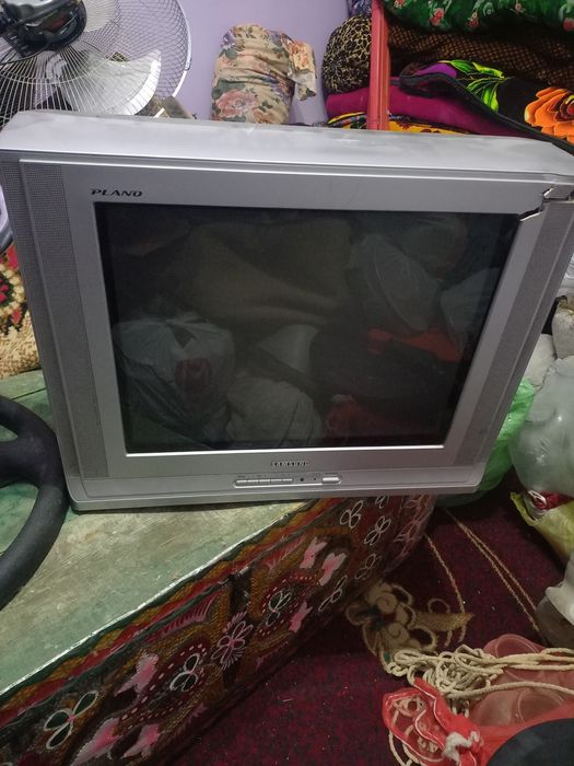 Телевизор тюнер билан бирга. Холати Б/у. Карши ш.