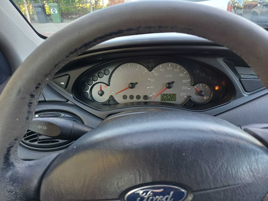 FORD Focus 2001 — imagine 4