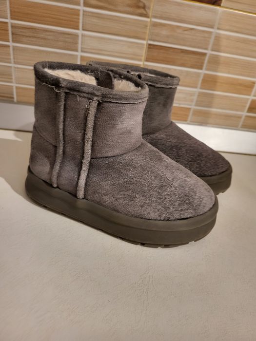 Cizme tip UGG zara nr 24