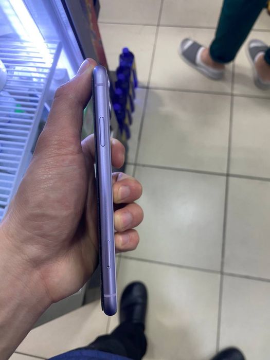 Iphone 11 srochna sotiladi