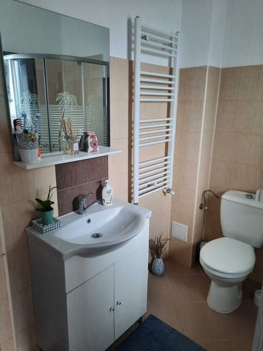 Vand casa gata de locuit, situata in Cartier Izvor, cu teren