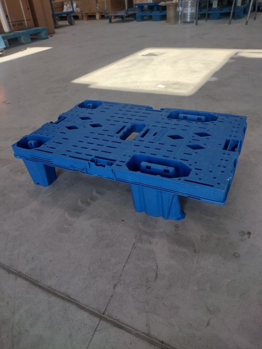 Палета пластмасови и дървени