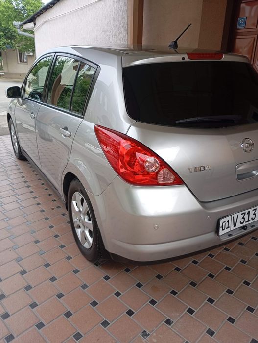 Nissan Tiida SE  Japan