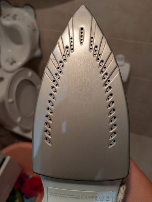 Ютия Браун, синя