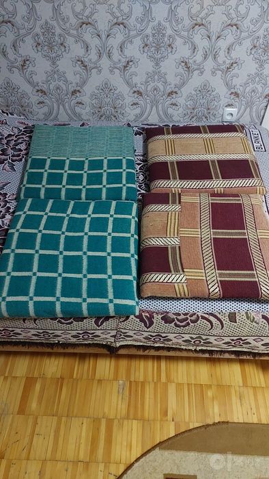 Продаются 2 шт  сидушки разм 45×45 см и толщиной 4см из крепкого парол