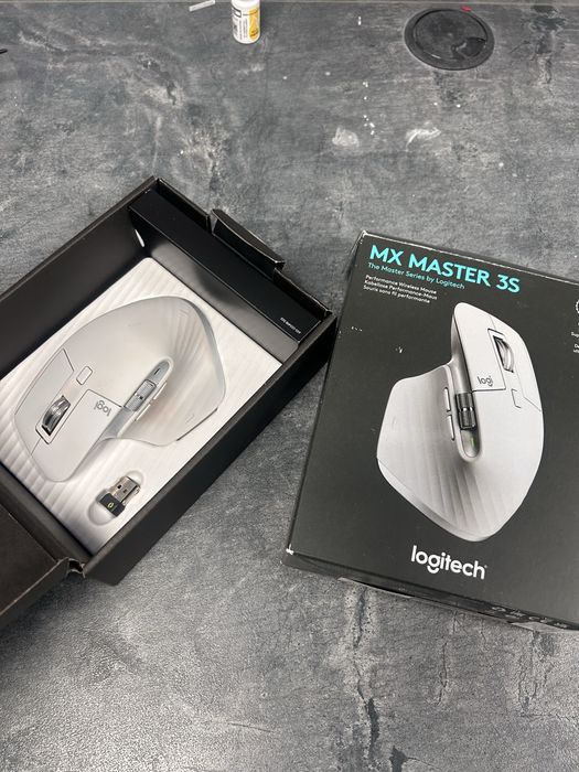 Мишка logitech mx master 3S, Bluetoofh, светло сива